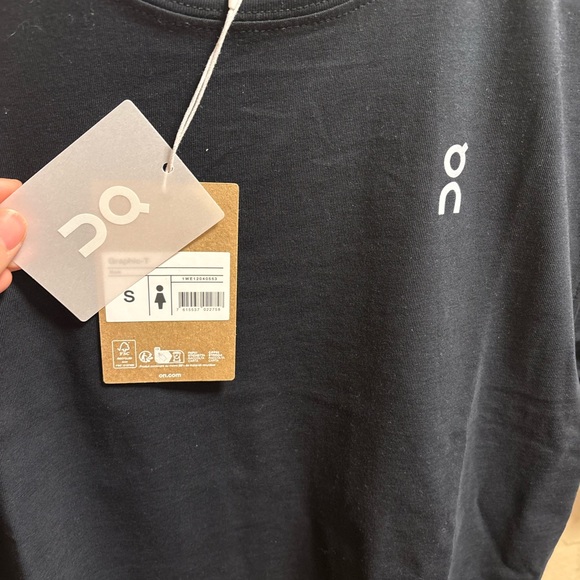 Nwt on clouds running tee - Picture 2 of 5